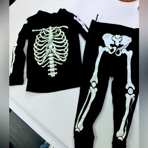 Size 5 glow in the dark skeleton pajamas.